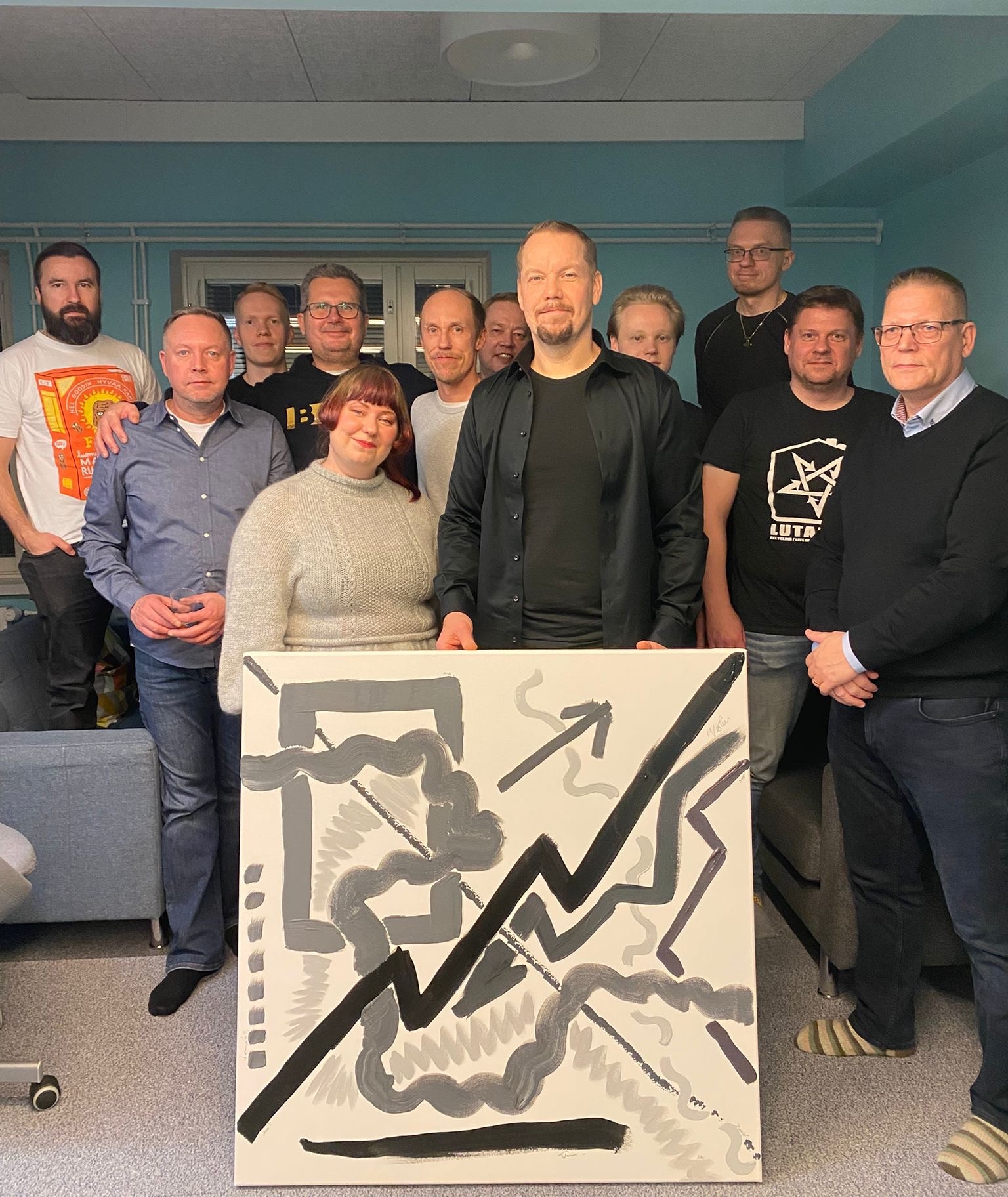 OneClinic työntekijät ja uusi taideteos